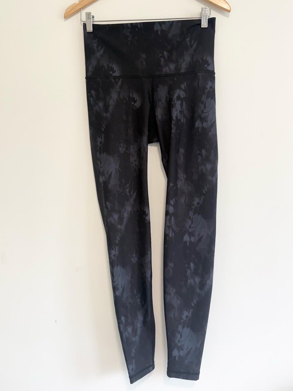 Old Navy Power Soft Active Extra High Rise Black Tie-Dye Leggings woman’s Medium